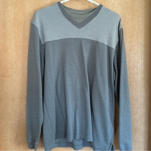 Van Heusen Gray Striped V-Neck Shirt - Picture 1 of 3